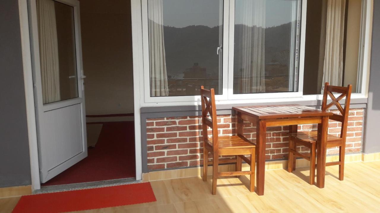 Beli Guest House Pokhara Luaran gambar